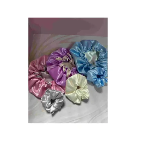 producto-anali-gorro-de-satin-y-scrunchie-2.webp